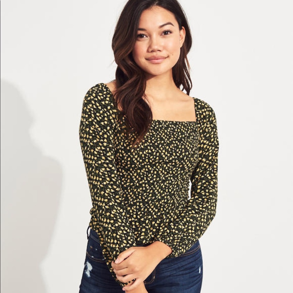 New Hollister off the shoulder shirt